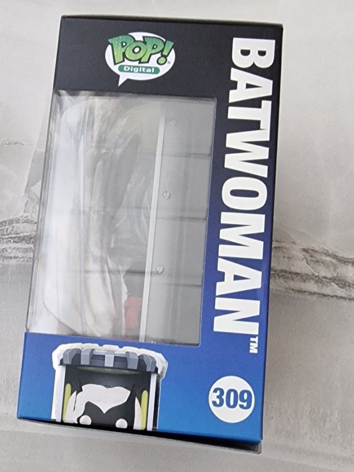 NFT Funko Pop Batwoman #309, limited 2200, Glow in the Dark