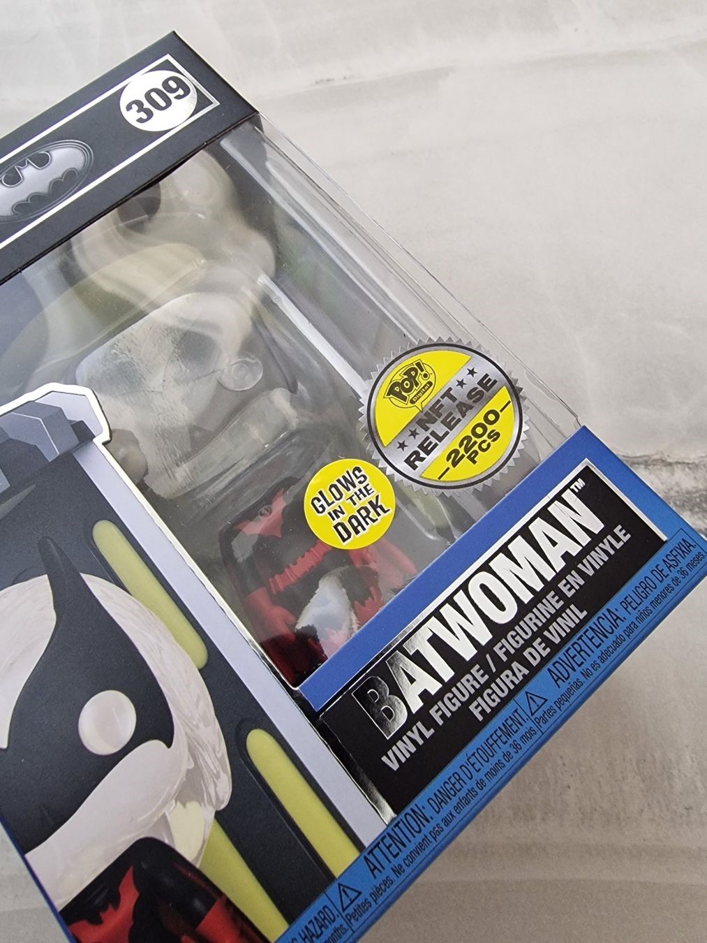 NFT Funko Pop Batwoman #309, limited 2200, Glow in the Dark